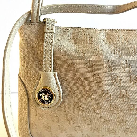 DOONEY & BOURKE Shoulder Bag with Rare Hangtag - Picture 3 of 8
